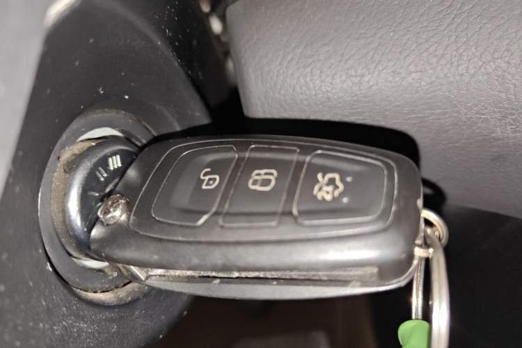 Used Ford Focus 2012 Sedan 1.6L Manual Fashion Edition
