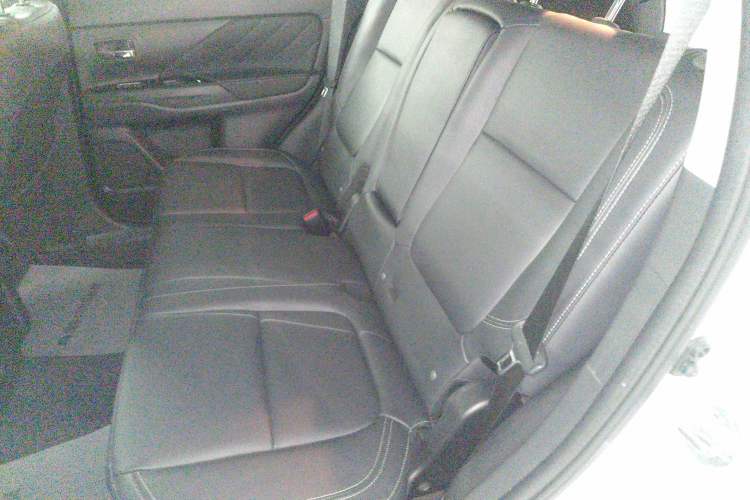 Used Mitsubishi Outlander 2019 2.0L Two-Wheel Drive Comfort Edition 5 Seats China VI Standard