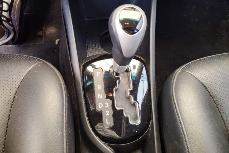 Used Kia K2 2012 Hatchback 1.6L AT Premium Commemorative Edition