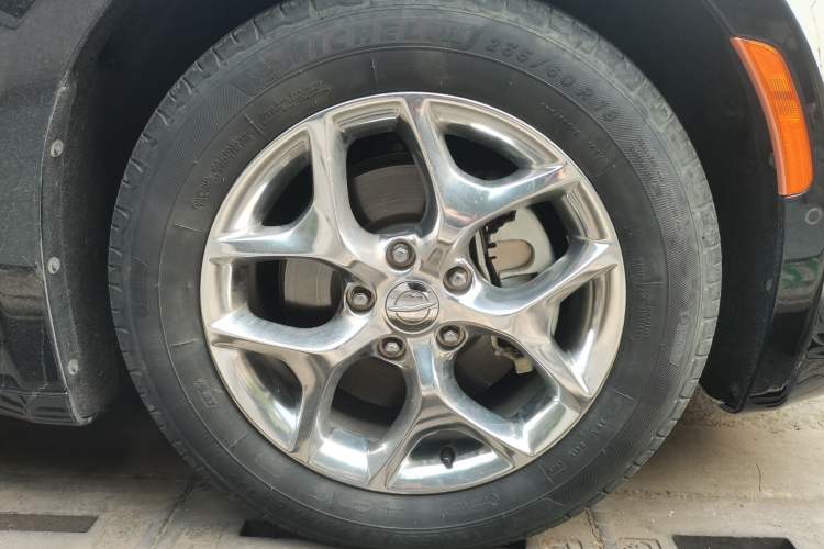 Used Chrysler Grand Voyager 2017 3.6L Premium Edition Right Front Wheel Hub