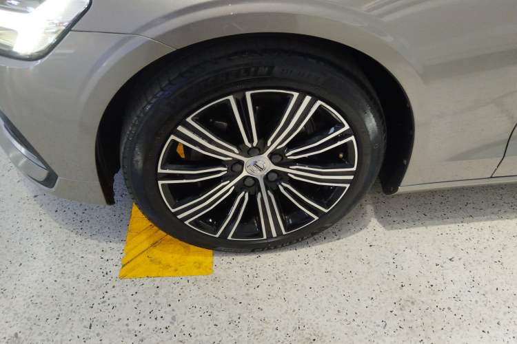 Used Volvo S60 2021 T4 Zhiyuan Luxury Edition Left Front Wheel Hub