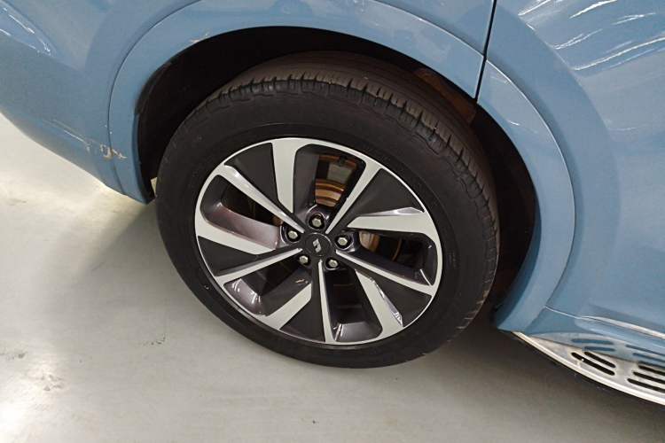 Used Li Auto ONE 2021 Extended-Range 6-Seater Version Right Rear Wheel Hub