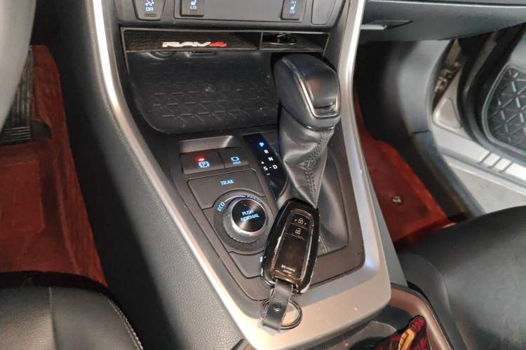 Used Toyota RAV4 2020 Dual-Engine 2.5L E-CVT 4x4 Elite PLUS Edition
