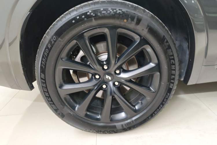 Used Li Auto ONE 2021 Extended-Range 6-Seater Version Right Rear Wheel Hub