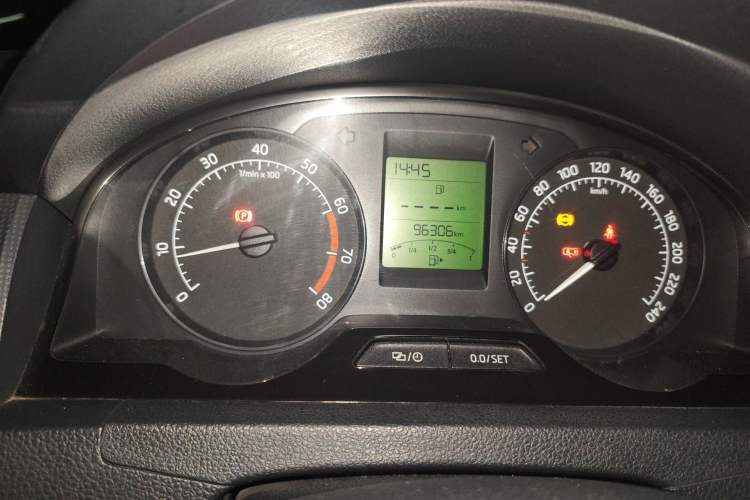 Used Skoda Rapid 2015 1.6L Manual Smart Selection Model Odometer Close Up