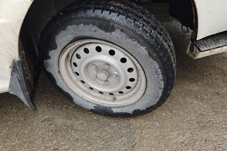 Used Golden Dragon Hiace 2021 1.8L Gasoline Version Long Wheelbase Low Roof – LJ4A18Q6 Right Front Wheel Hub