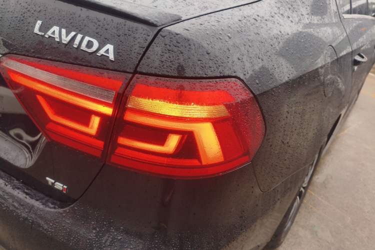 Used Volkswagen Lavida 2014 1.4TSI DSG Sport Edition
