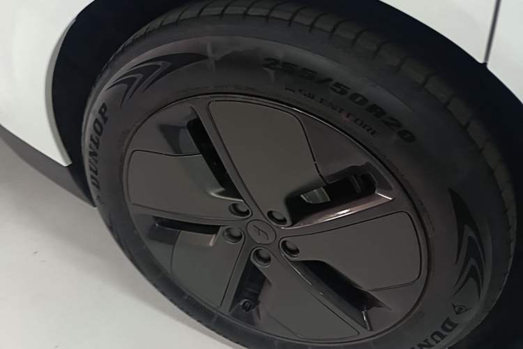 Used Li Auto i6 2025 Model Two-Wheel-Drive Standard Type
