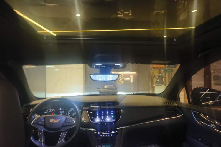 Used Cadillac XT5 2020 Revised Version 28T Four-Wheel Drive Tech Edition Headliner