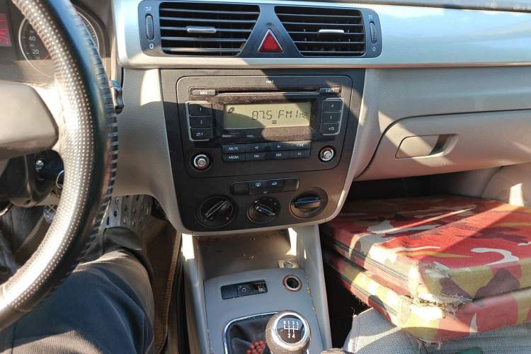 Used Volkswagen Bora 2012 1.6L Manual Fashion Edition Audio And AC Panel