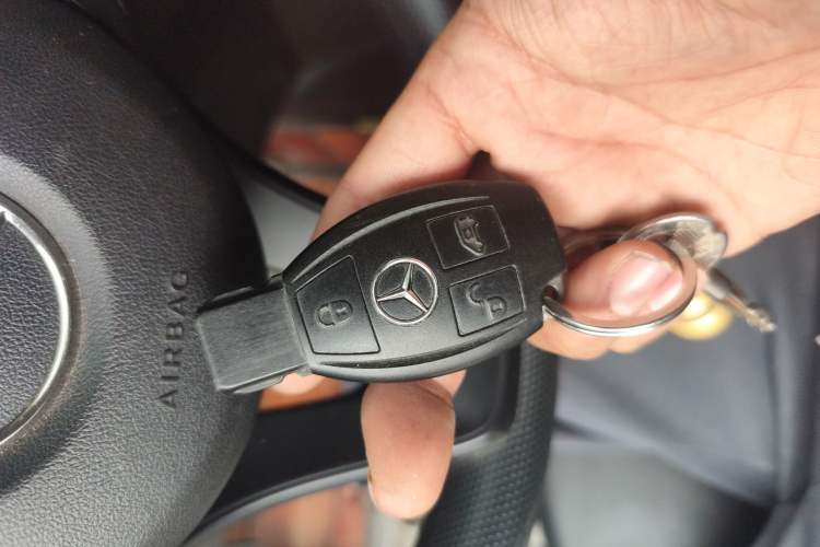 Used Mercedes-Benz Vito 2018 2.0T Elite Version 7 Seats China VI Emission Standard
