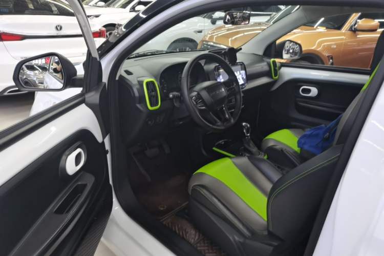 Used Roewe Clever 2021 302 km New Four-Seater Super-Efficient Version
