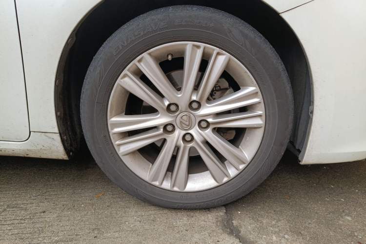 Used Lexus ES 2013 250 Elegant Edition Right Front Wheel Hub
