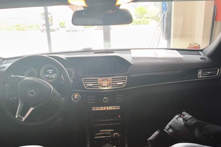 Used Mercedes-Benz E-Class 2015 Revised E 260 L Sporty and Stylish Edition Center Console