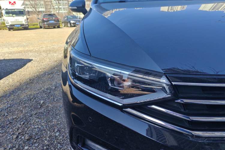 Used Volkswagen Magotan 2020 330TSI DSG Luxury Edition Right Front Headlight