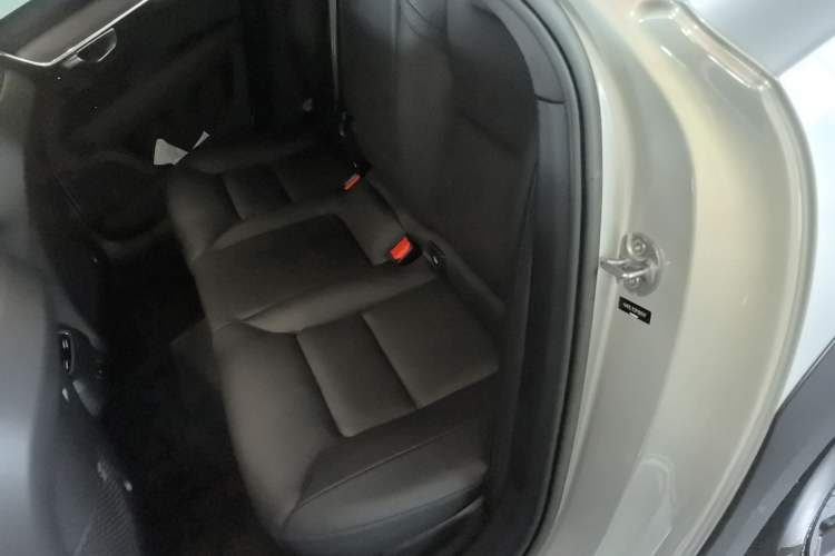 Used Volvo V90 2023 Cross Country B5 AWD Smart Range Edition