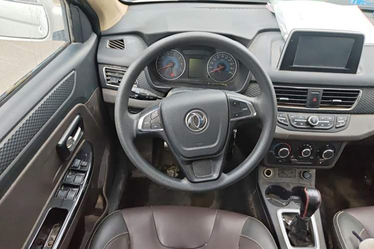 Used Dongfeng Fengon 330 2019 1.5L 330S Manual Comfort Version China VI Standard Steering Wheel