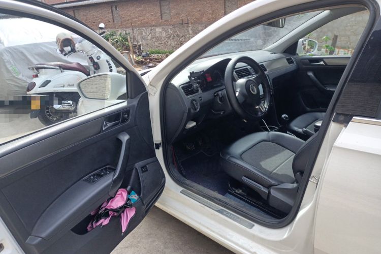 Used Volkswagen Santana 2015 1.6L Manual Comfort Edition Driver Seat