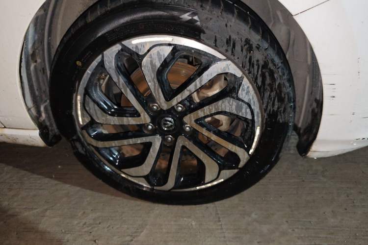 Used CHANGAN Eado New Energy 2019 EV460 Smart Edition Right Front Wheel Hub