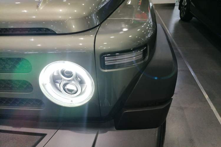 Used 212 T01 2024 2.0T Explorer
