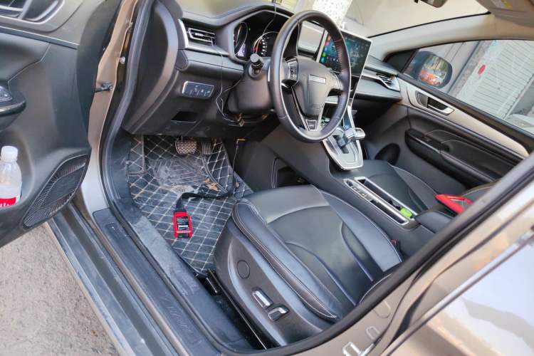 Used Haval M6 2021 PLUS 1.5T DCT Prestige Smart Connectivity Model
