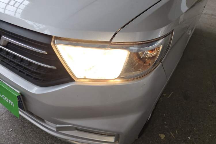 Used Wuling Hongguang V 2022 1.5L Enjoy Edition Electric-Powered LAR Left Front Headlight
