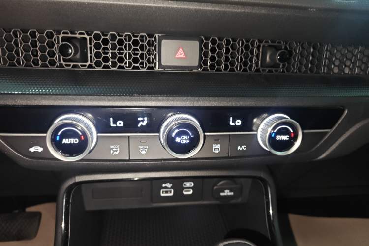 Used Honda Breeze 2025 240TURBO Two-Wheel-Drive Luxury Edition 5 Seats Audio And AC Panel