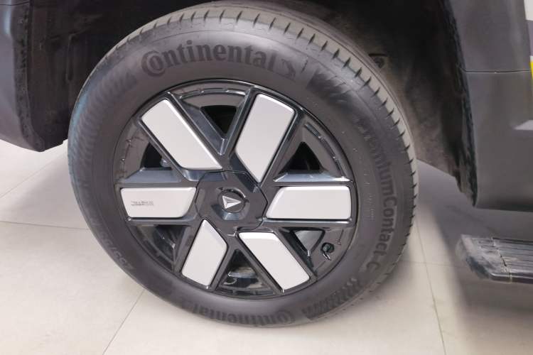 Used Deepal G318 2024 Four-Wheel-Drive Air Suspension Model
