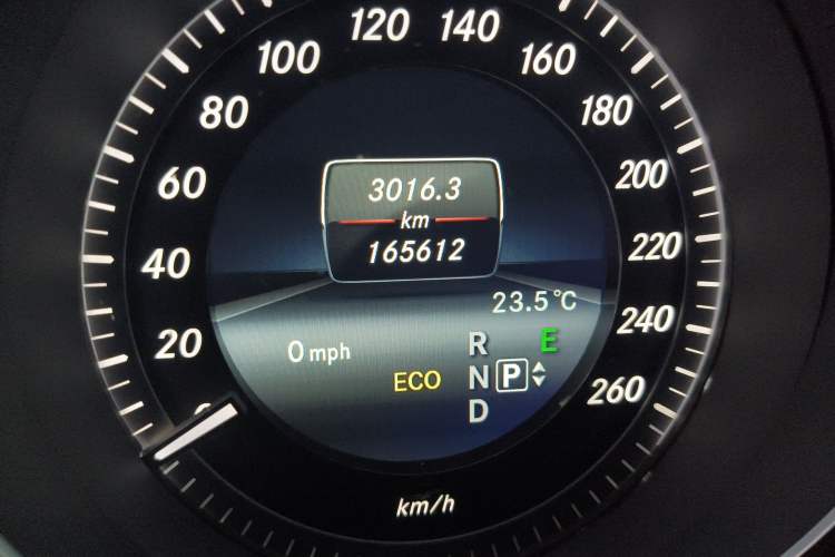 Used Mercedes-Benz E-Class 2014 E 260 L Odometer Close Up