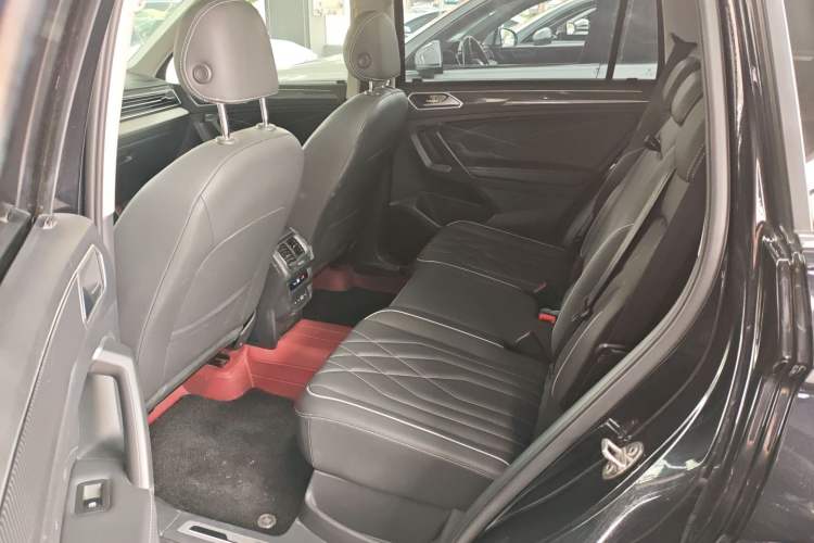 Used Volkswagen Tiguan L 2022 330TSI Automatic Two-Wheel Drive R-Line Enhanced Edition Left Rear Seat