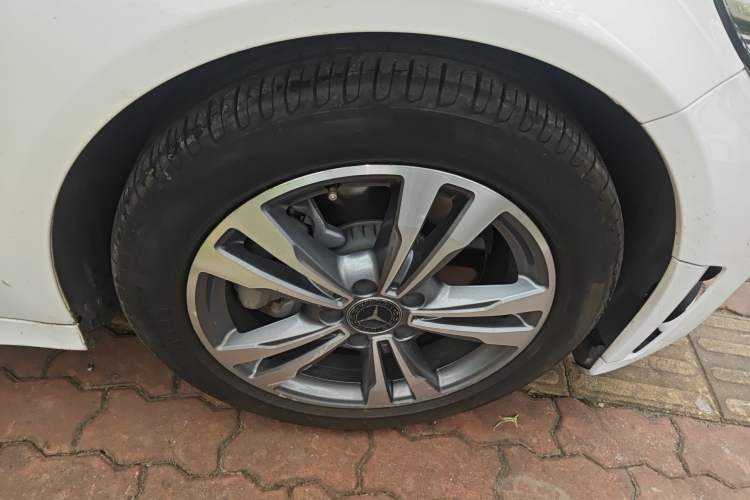 Used Mercedes-Benz C-Class 2019 C 180 L Dynamic Sports Edition Right Front Wheel Hub