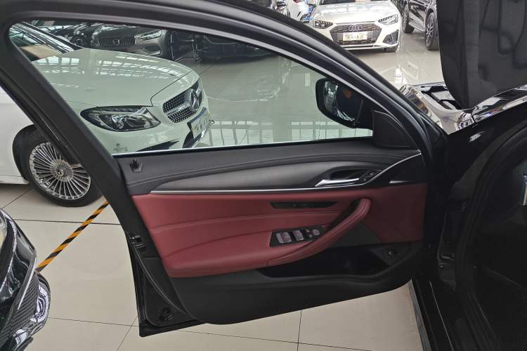 Used BMW 5 Series 2022 Second Facelift 530Li Leading Edition M Sport Package
