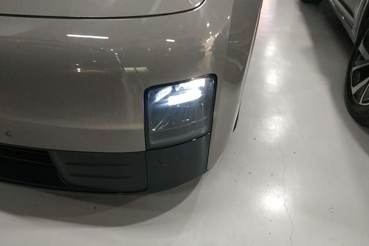 Used Li Auto MEGA 2024 Ultra Model
