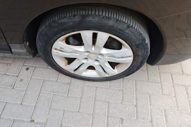 Used Peugeot 3008 2013 2.0L Automatic Trend Edition Right Front Wheel Hub