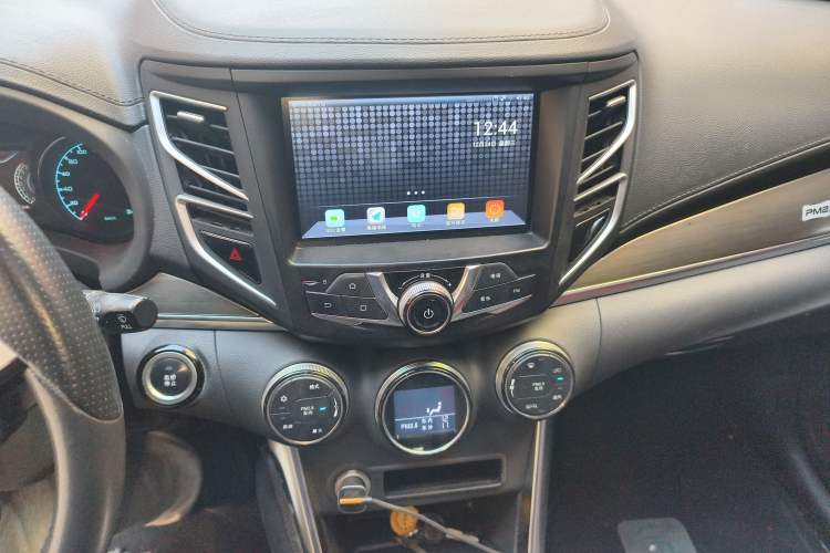 Used BYD Song New Energy 2017 Song DM 1.5TID All-Wheel Drive Luxury Model Audio And AC Panel