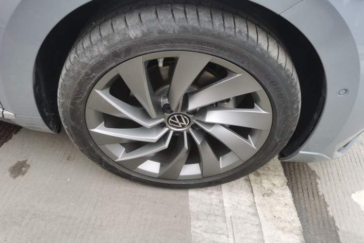 Used Volkswagen FAW-Volkswagen CC 2024 380TSI Striking Edition Right Front Wheel Hub