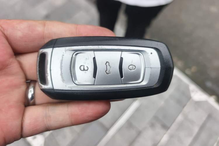 Used Geely Auto Emgrand 2014 Sedan 1.3T CVT Prestige Model Vehicle Key