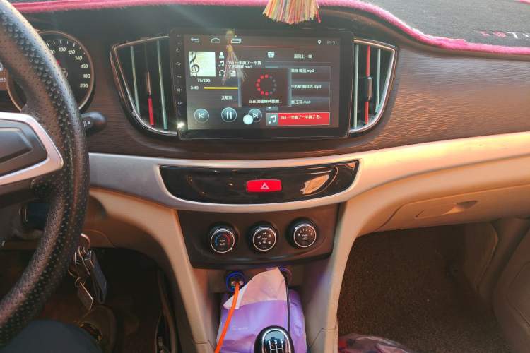 Used Baojun 730 2016 Revised Version 1.5L Manual Standard Model 5 Seats
