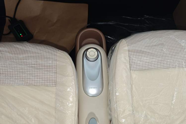 Used Wuling Hongguang MINIEV 2025 Four-Door Version Advanced Edition Gear Lever