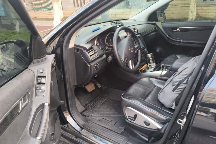 Used Mercedes-Benz R-Class 2017 R 320 4MATIC Business Edition Prestige Model