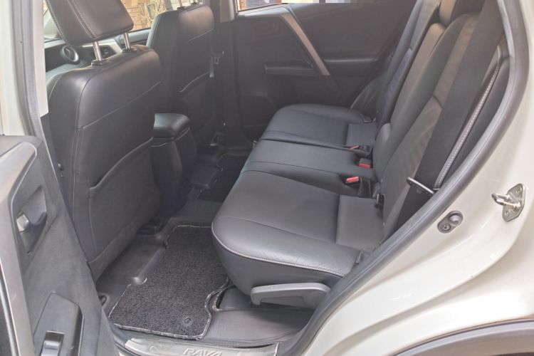 Used Toyota RAV4 2016 2.5L Automatic 4x4 Elite Edition Interior 4