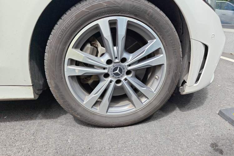 Used Mercedes-Benz C-Class 2021 C 200 L Fashion Edition Sport Version Right Front Wheel Hub