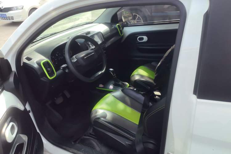 Used Roewe Clever 2021 302 km New Four-Seater Super-Efficient Version Left Front Seat