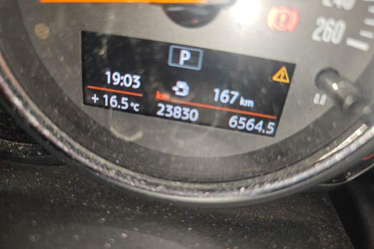 Used MINI 2018 1.5T ONE PLUS Five-Door Edition Odometer Close Up