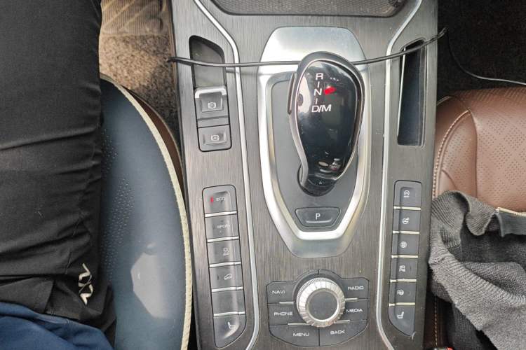 Used Wey VV6 2019 2.0T Two-Wheel-Drive Flagship Version China VI Standard Gear Lever