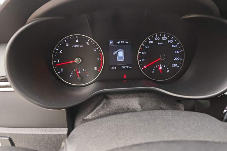 Used Kia KX Cross 2017 1.4L AT GLS Odometer Close Up