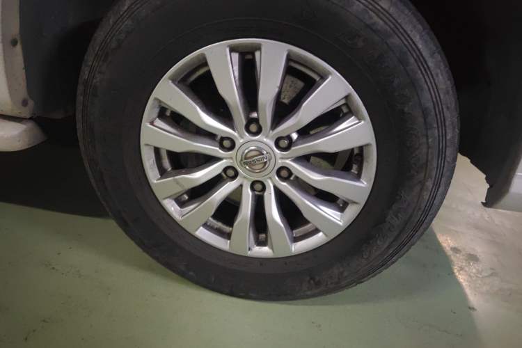 Used Nissan Patrol 2018 4.0L LinkedIn Edition Right Front Wheel Hub