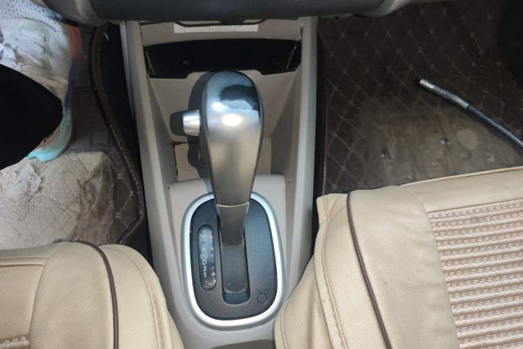 Used Venucia R50 2015 1.6L Automatic Fashion Edition
