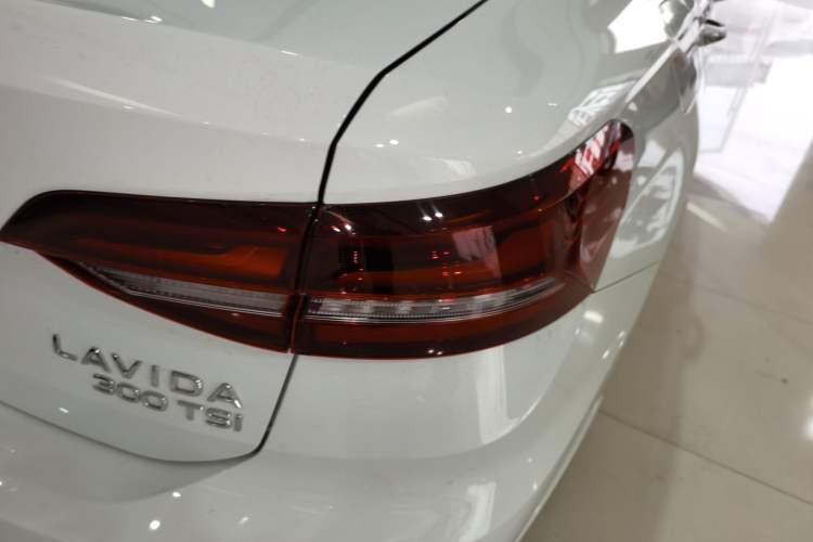 Used Volkswagen Lavida 2023 300TSI DSG Full-Comfort Edition
