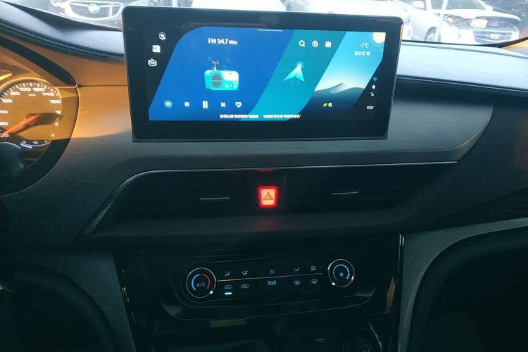 Used JAC Refine M3 2022 1.5T 7-Seater Standard Edition